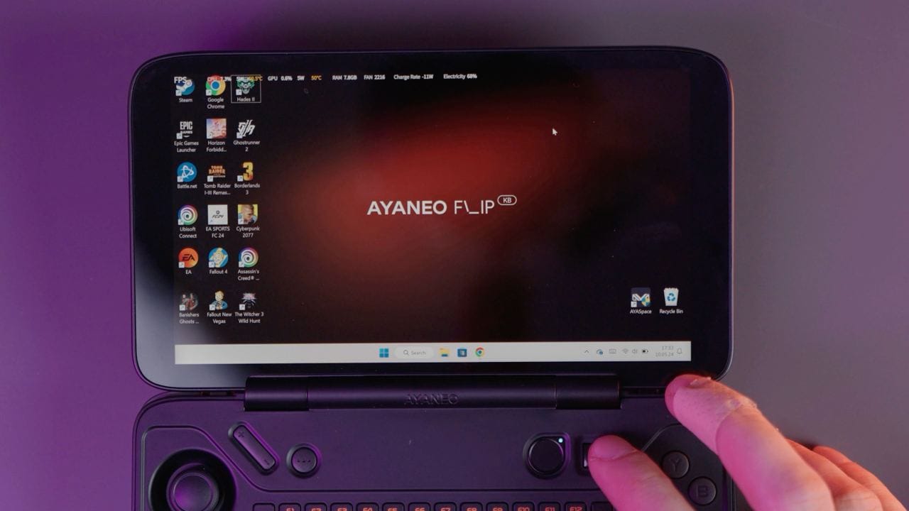 The screen on the AYANEO Flip KB
